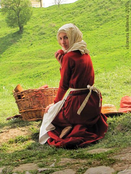 English Peasant Woman Costume Xiv C By Luttrell Psalter Medieval