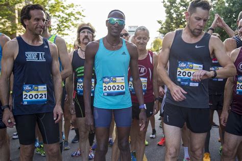 Runners Take The Street In Crims 2017 Michigan Mile Race