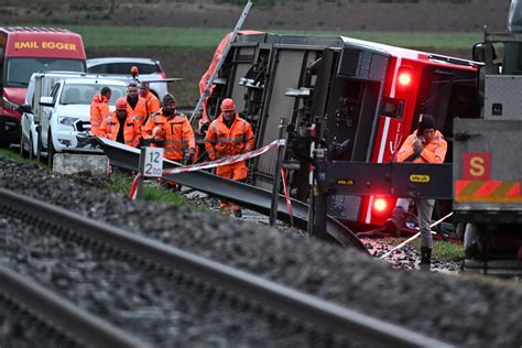 Regionalzüge in der Schweiz bei Sturm entgleist BRF Nachrichten