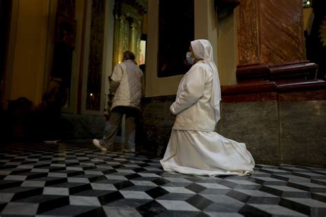 Argentina Monjas Denuncian Arzobispo Y Curas Por Violencia Los