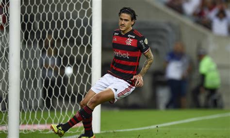 Pedro do Flamengo rompe ligamento do joelho e só volta em 2025