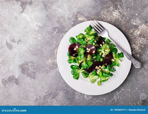 Ensalada Vegetariana De Las Remolachas Frescas De La Lechuga De Las