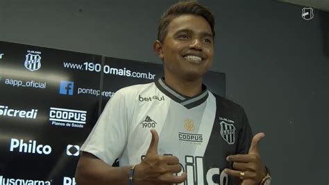 Renatinho Beija Camisa Escolhe N Mero E Fala Pela Primeira Vez Na