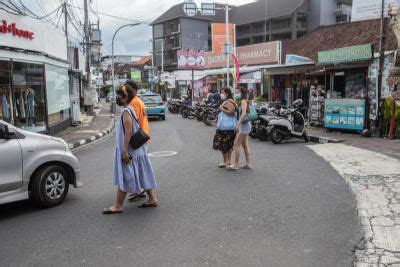 indonesia sees   million foreign tourist visits    star