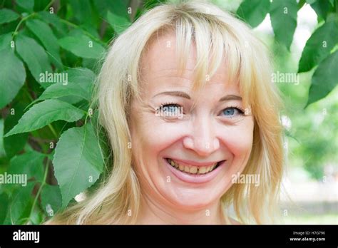 Blonde Haare Und Blaue Augen Fotos Und Bildmaterial In Hoher