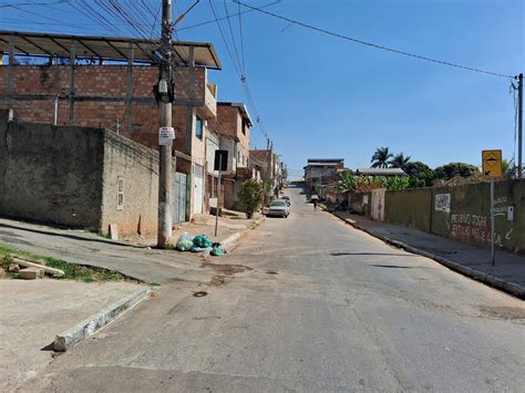 Homem é encontrado morto e o rosto desfigurado no bairro Vila Bemge