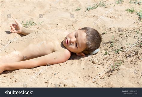 Children Lie Naked Sand库存照片1162910413 Shutterstock