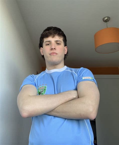 Hot young jock shits nice log ThisVid 中文