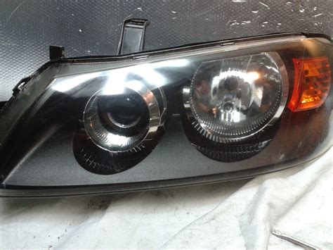 Reganeracja Reflektorów: Co się dzieje z lampami Nissan Almera N16