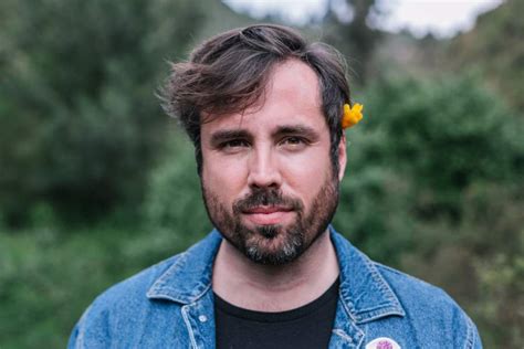 Etiqueta GAY GIGANTE La Tercera