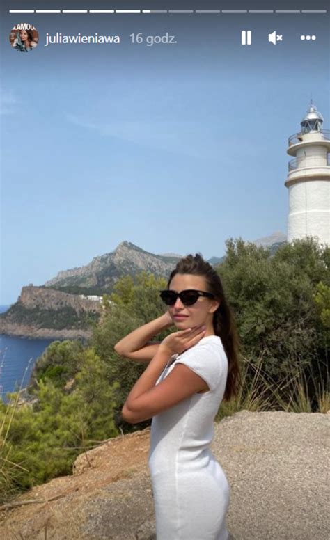 Julia Wieniawa na wakacjach Skąpe bikini i piekielnie drogie sandały Figura jak u Lewandowskiej