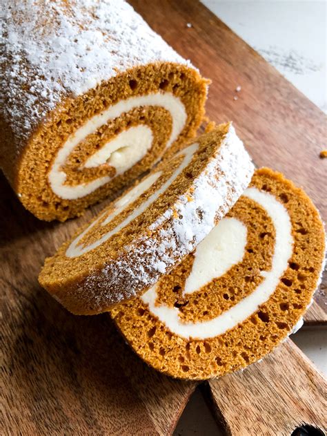 The Very Best Pumpkin Cake Roll Recipe - Recipe Diaries