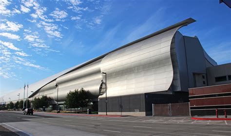 United Airlines Returns to San Jose, CA - Live and Let's Fly