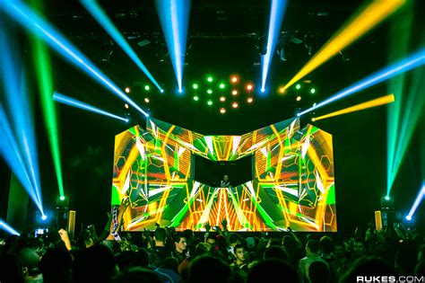 Eye candy: 40+ photos of beautiful EDM festival stage designs ...