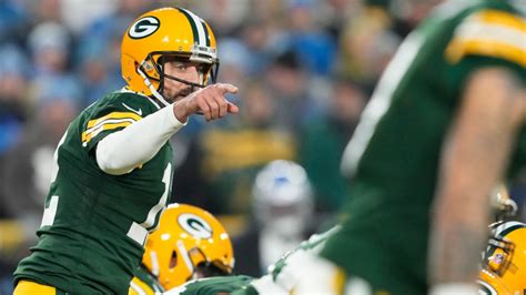 Aaron Rodgers Works Out With New York Jets Receiver