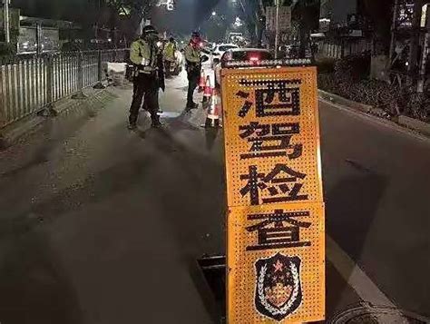 男子醉酒坐副驾，安排醉酒朋友开车出车祸，法院：坐副驾也是犯罪警方通报女司机撞人拖行：系醉驾张某晚行为