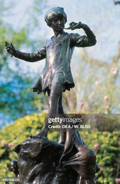 Peter Pan Statue London Photos and Premium High Res Pictures - Getty Images