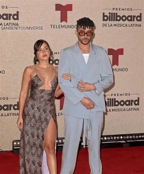 Bad Bunny Sorprende En Los Premios Billboard Con Su Novia Gabriela Berlingeri