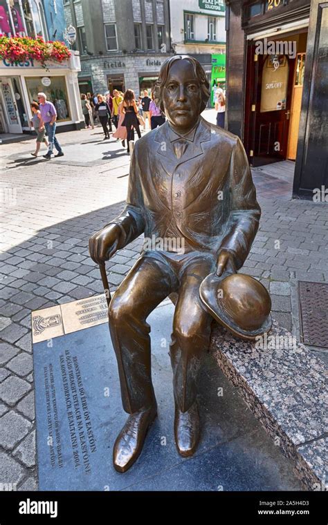 Oscar Wilde Statue