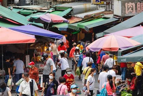 為什麼傳統市場可能變成疫情傳播的熱點？我們可以怎麼做？｜天下雜誌