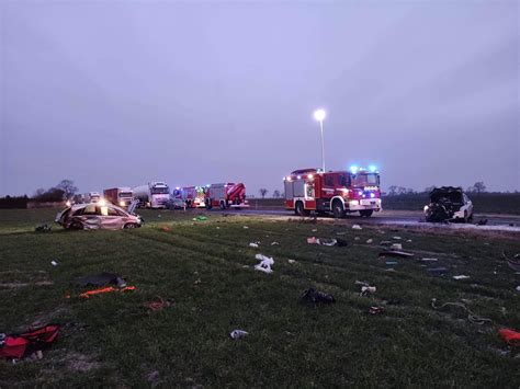 Poważny wypadek w Papowie Toruńskim Dwie osoby w szpitalu ZDJĘCIA