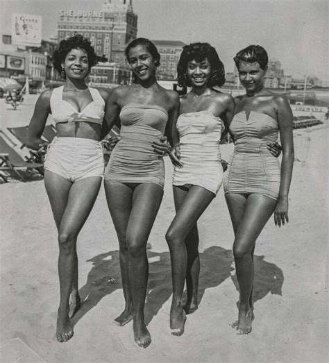 Four Ladies On The Beach 1960s R Vgb