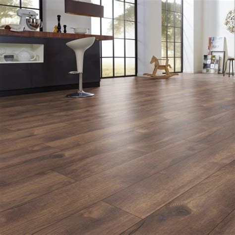 Petterson Oak Exquisite Plus 8mm Laminate Leader Floors