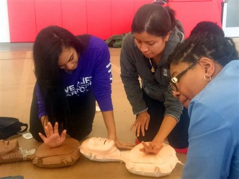 Hundreds Participated In Chicagos Largest Cpr Training Event Medill