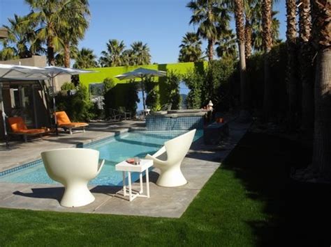 Patio Furniture & Décor for a Desert Garden - Landscaping Network