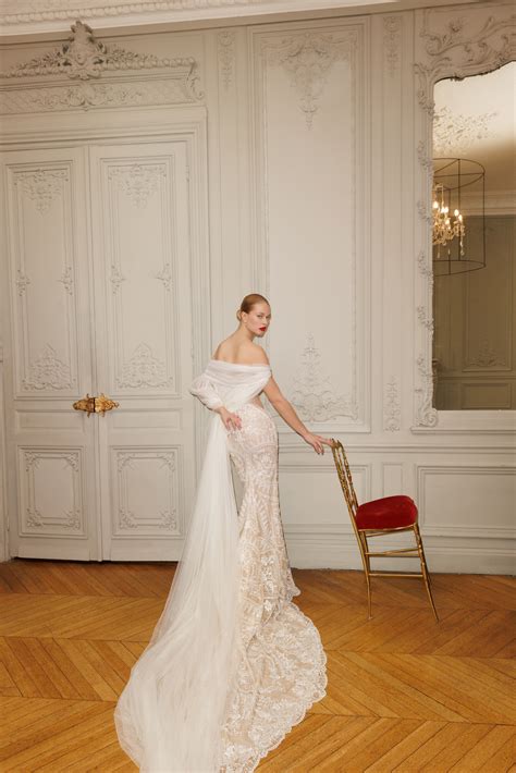 Lacing wedding dress «Orchestra» with cape | WONA