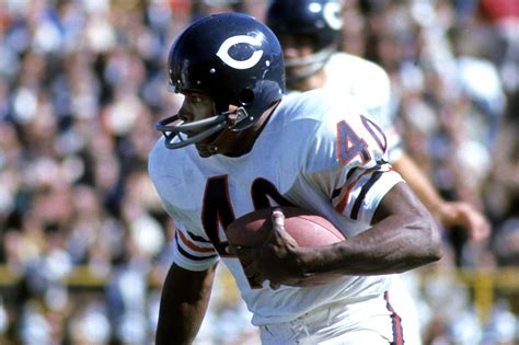 Gale Sayers, legendary Bears running back, dead at 77