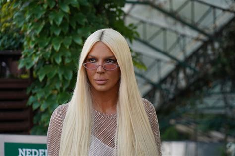 AU JELENA KARLEUŠA URADILA KOREKCIJU Nikada do sada NISU BILE OVAKVE