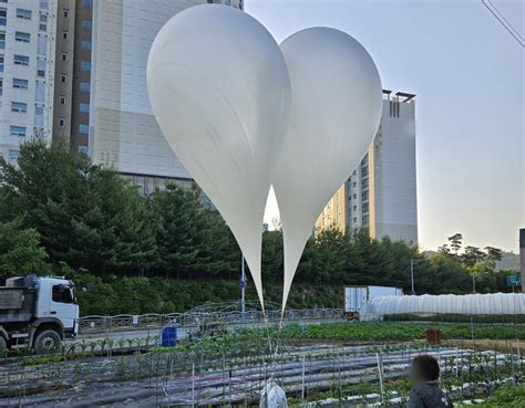 N Korea Sends Some Balloons Carrying Trash To S Korea Seoul S