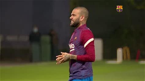 Home Sweet Home Dani Alves And Xavi Share Big Hug As Barcelona