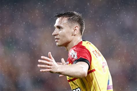 Football Ligue 1 Lens s impose dans la douleur face à Reims et