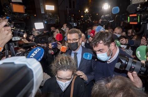 Casado se reúne con los barones del PP en Génova después de verse