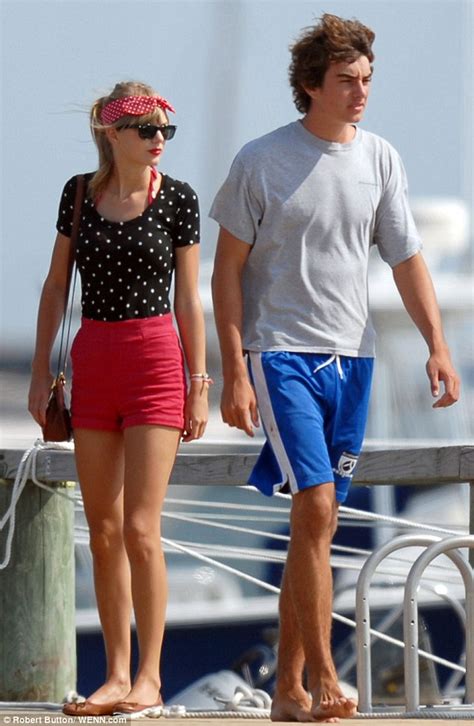 Hot Sexy Claire Dinhut Bikini Pics