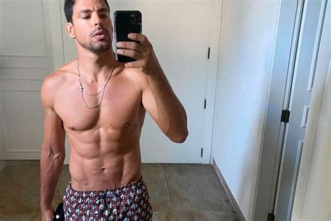 Cauã Reymond Posta Foto Sem Camisa E Fãs Reagem Vai Devagar