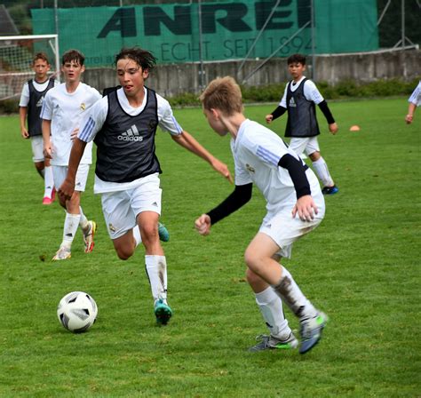 Real Madrid Jugendakademie K Nigliches Fu Ball Camp Steigt In