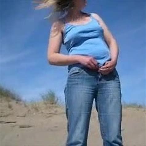 Une Epouse S Exhibe Sur La Plage Free Porn Fd XHamster XHamster
