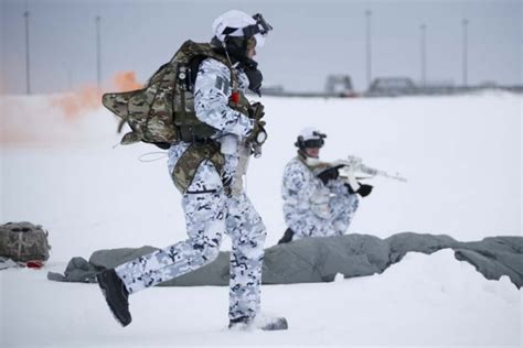 Russian Arctic military exercise draws awe and concern | CBC News