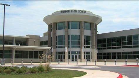 Benton School District clears schools after receiving email threat | KATV