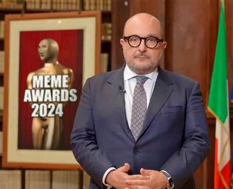 Gennaro Sangiuliano Premiato Ai Meme Awards 2024 La Celebrazione Della