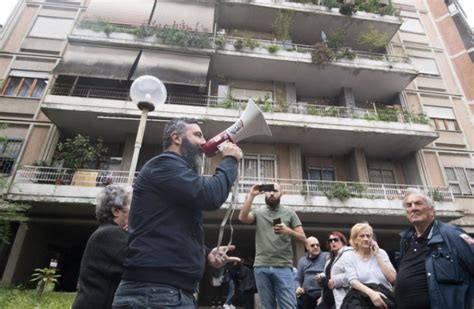 Casal Bruciato Protesta Anti Rom Dago Fotogallery