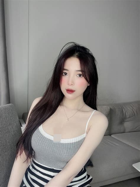 Hot girl 10x Hà thành da trắng phát sáng đẹp tựa nàng thơ