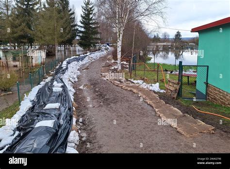 Oberröblingen Einsatzkräfte bei Hochwasser im Dauereinsatz Menschen