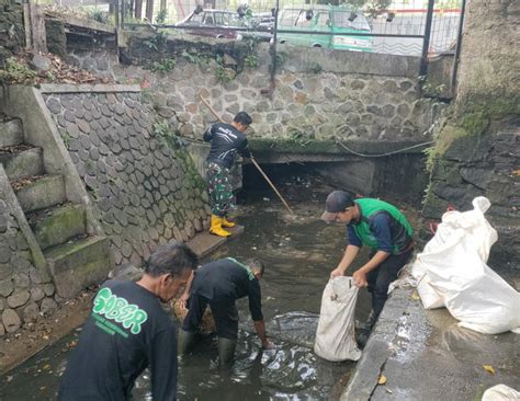 Sub 4 Sektor 22 Citarum Harum Karya Bakti Pembersihan Sungai Cikapayang