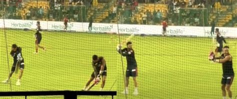 Ipl Watch Virat Kohli Imitates Faf Du Plessis Batting Style