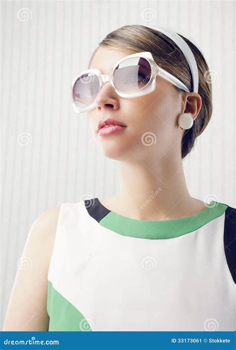 Mannequin Avec Des Lunettes De Soleil Image Stock Image Du