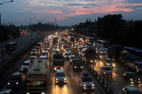 Tol Cikarang Arah Jakarta Macet Parah Sepanjang 24 Km